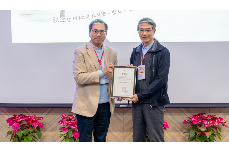 機械系六十週年系慶-頒發系友會福惠獎學金(授獎人：許欽福 系友)